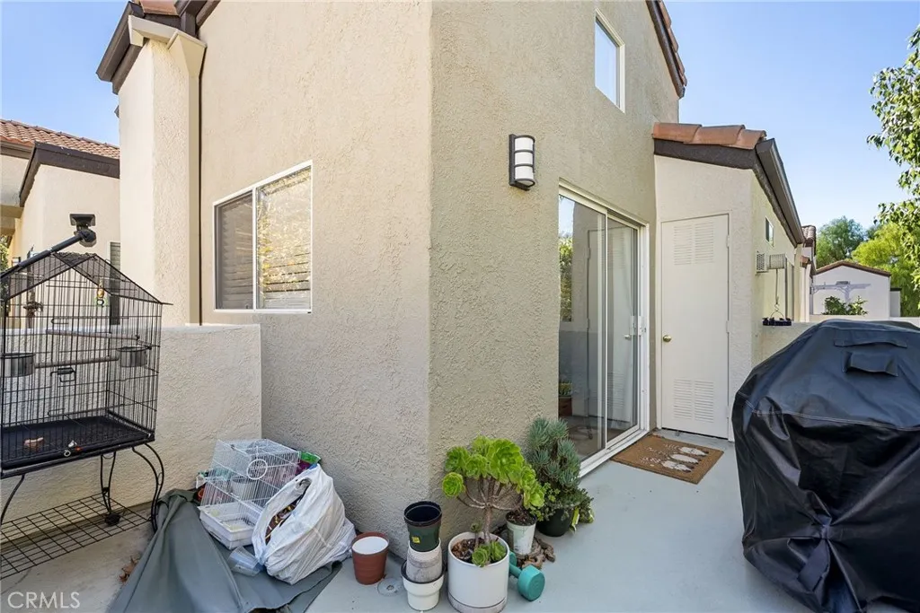 24496 Valle Del Oro 204, Newhall, California 91321 home-pic-1